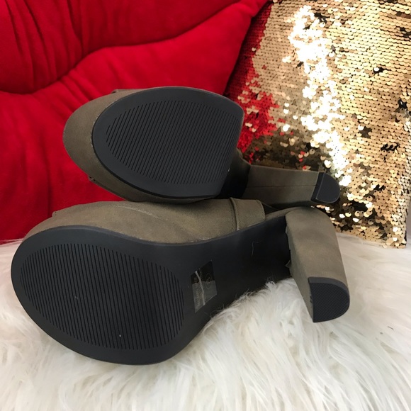 Platform Heels - Picture 3 of 3